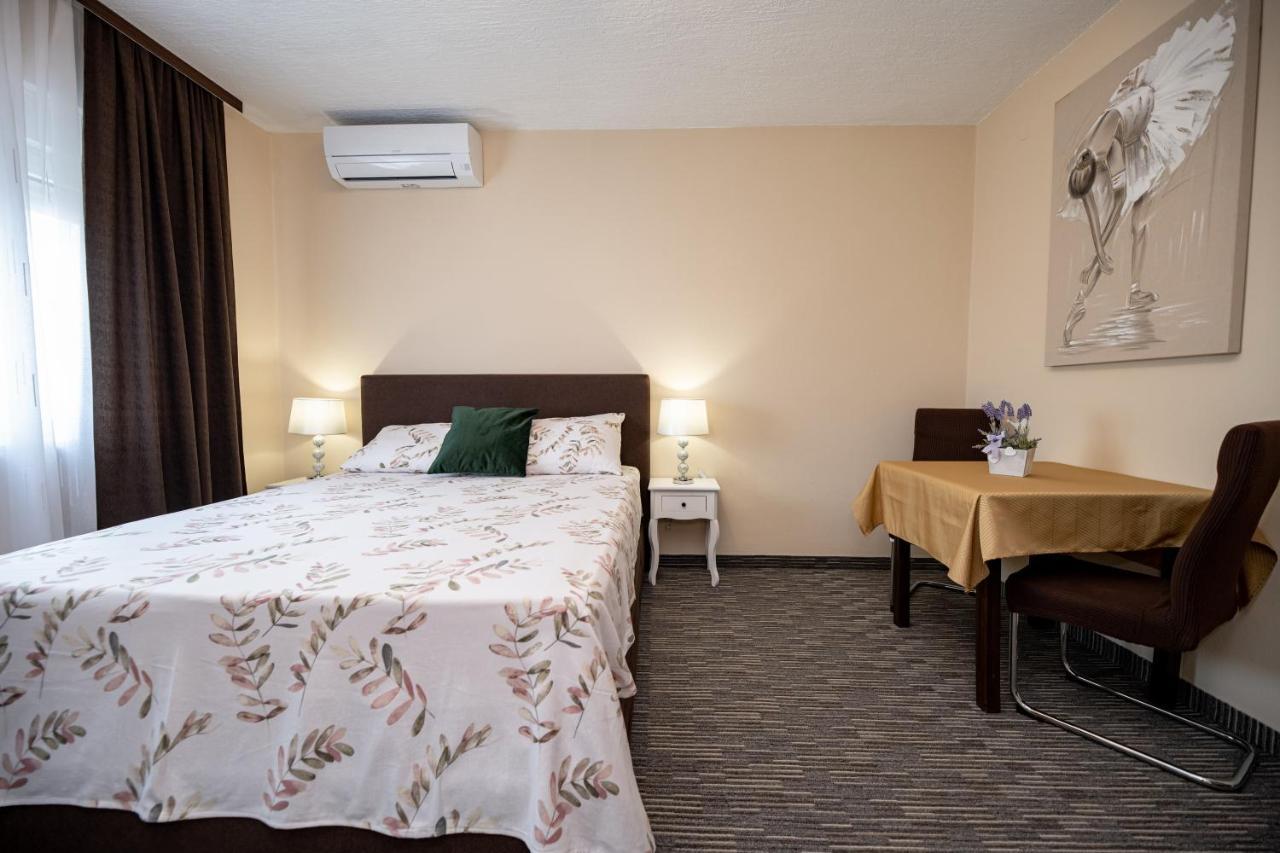 Apartmani Tome Apartment *
